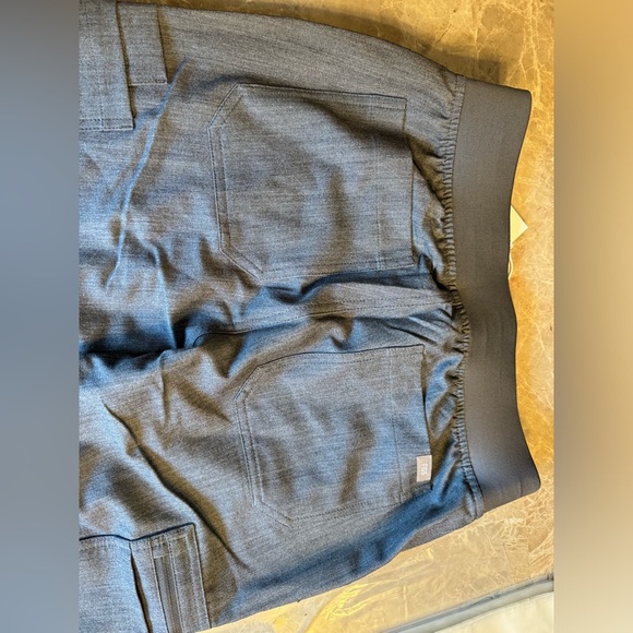 YOLA WITH YOGA WAISTBAND PETITE SKINNY SCRUB PANTS
Size XSP - Picture 9 of 9